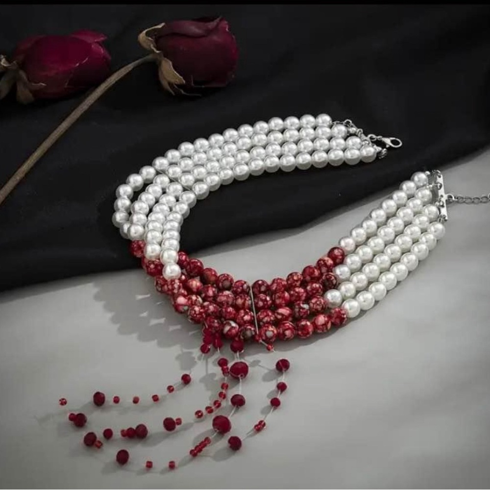 "Vampire's Kiss" necklace